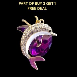 🐬Beautiful Purple Dolphin Necklace - NWOT🐬